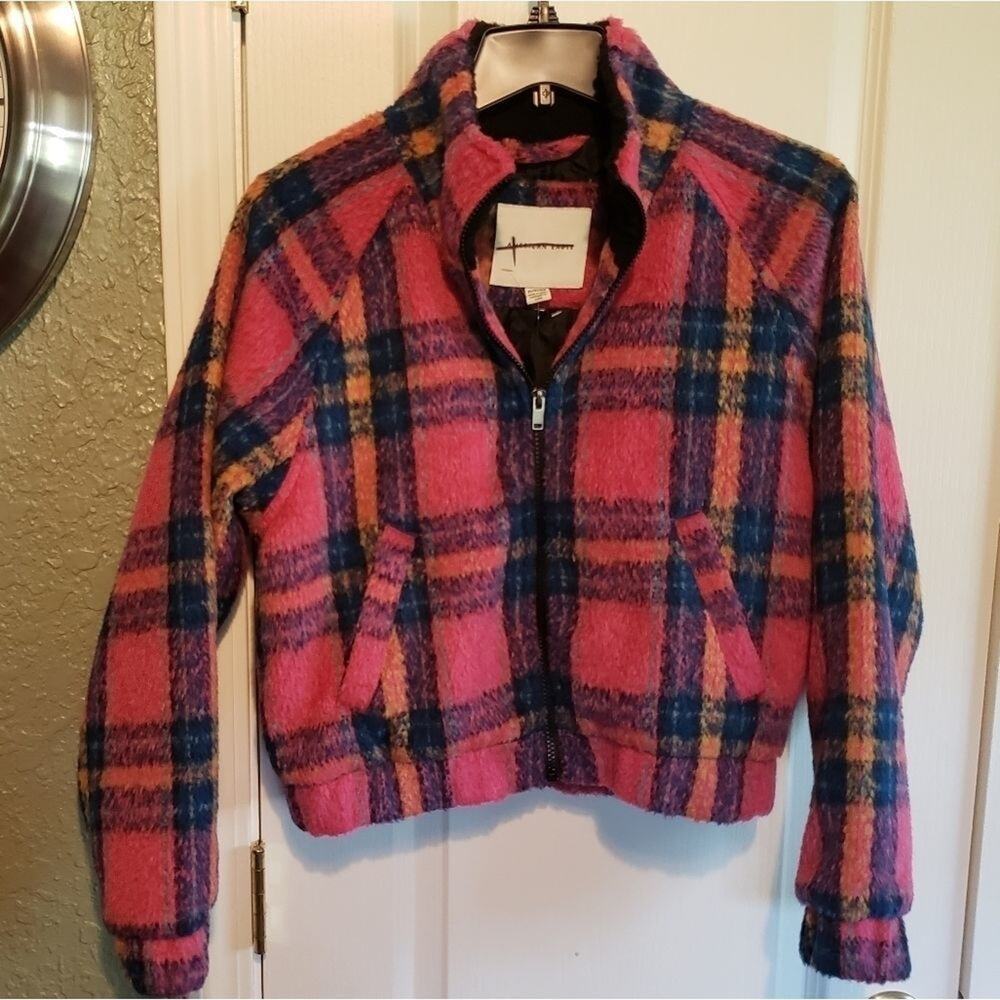 New American Eagle Outfitters faux fur, plaid,‎ lined. Teddy jacket size XS